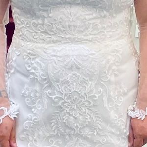 Never worn wedding dress!!!